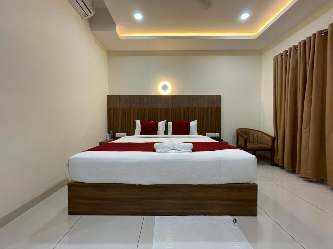 Hotel Deepakam Inn パルガート エクステリア 写真