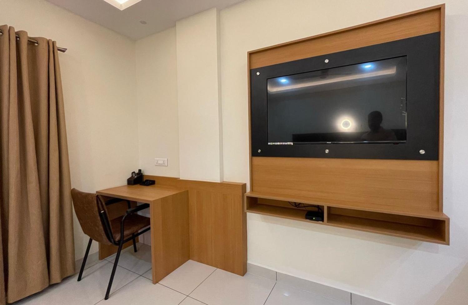 Hotel Deepakam Inn パルガート エクステリア 写真