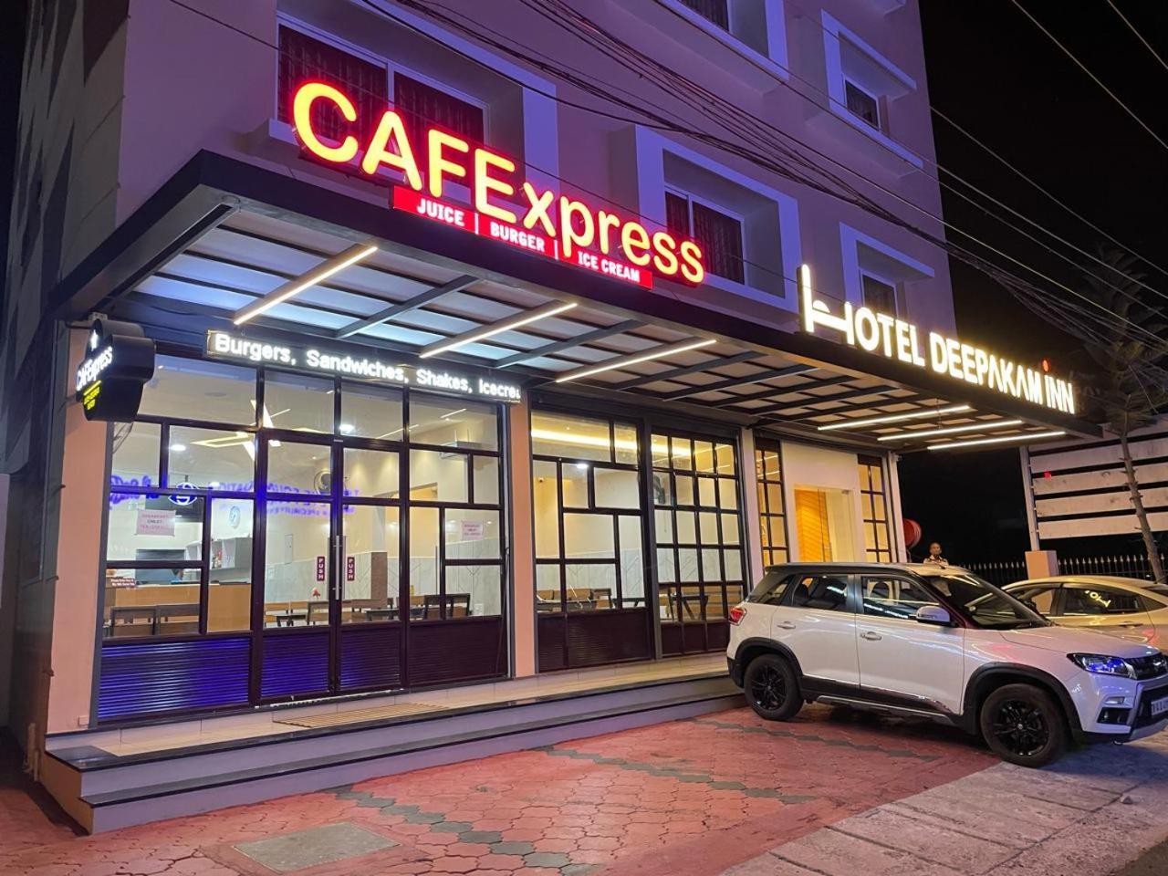 Hotel Deepakam Inn パルガート エクステリア 写真