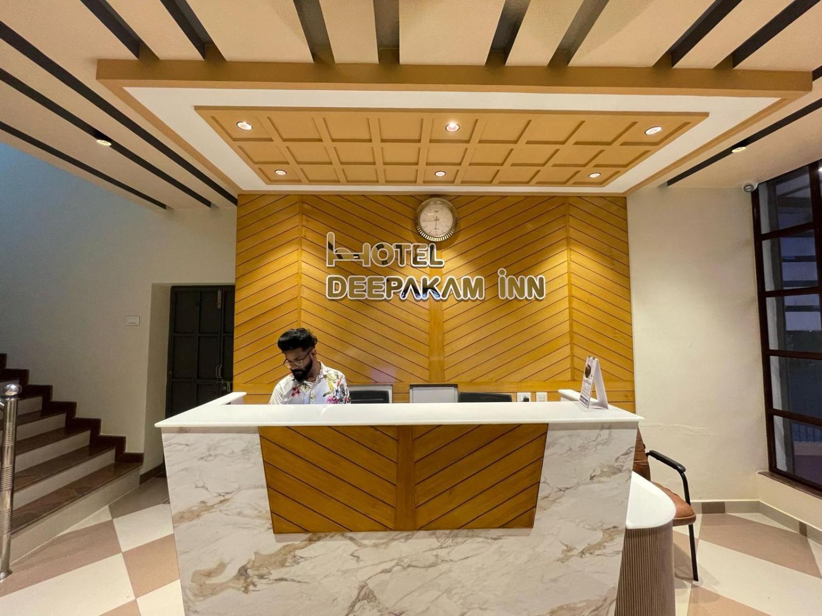 Hotel Deepakam Inn パルガート エクステリア 写真
